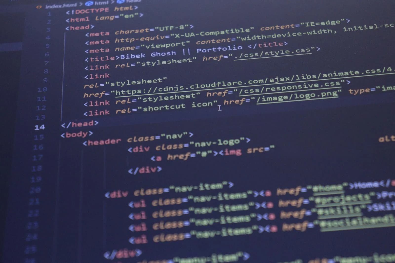 WordPress-Betreuung und -Umzug: HTML-Quelltext einer Website im Code-Editor